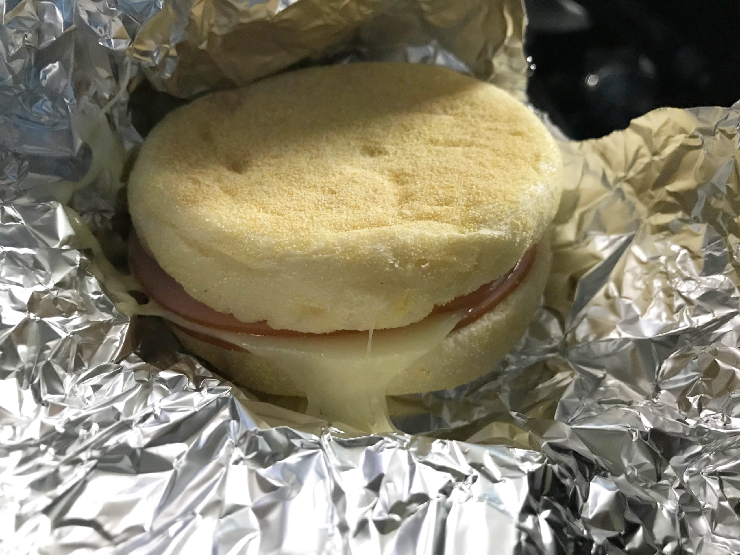 車中飯 簡単朝ごはん編 ハムチーズマフィン の作り方 タビカツリブログ